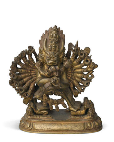 A GILT-BRONZE FIGURE OF VAJRABHAIRAVA - Foto 1