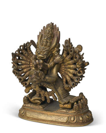 A GILT-BRONZE FIGURE OF VAJRABHAIRAVA - фото 2