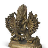 A GILT-BRONZE FIGURE OF VAJRABHAIRAVA - Foto 2