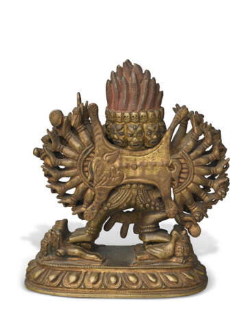 A GILT-BRONZE FIGURE OF VAJRABHAIRAVA - Foto 3