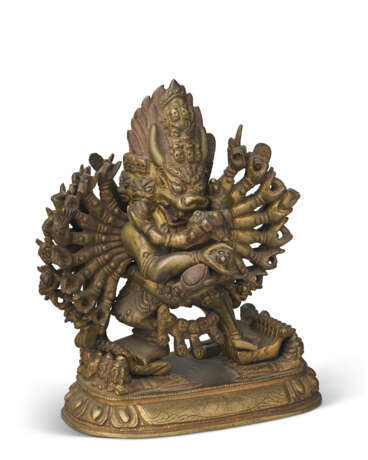 A GILT-BRONZE FIGURE OF VAJRABHAIRAVA - photo 4