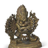 A GILT-BRONZE FIGURE OF VAJRABHAIRAVA - Foto 4