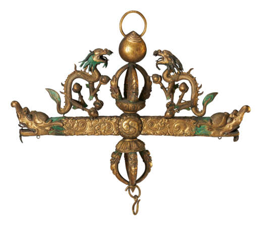 A GILT-BRONZE REPOUSSE RITUAL HANGING IMPLEMENT - photo 3