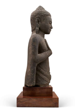 A GREY SANDSTONE BUST OF BUDDHA SHAKYAMUNI - photo 4