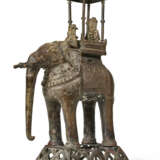 A BRONZE ELEPHANT WITH A MAHOUT AND DEITY - Foto 1