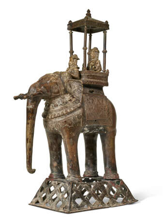 A BRONZE ELEPHANT WITH A MAHOUT AND DEITY - Foto 1