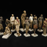 A GROUP OF CLAY FIGURES - фото 3