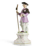 A MEISSEN PORCELAIN FIGURE OF A PILGRIM ON A PEDESTAL - Foto 4