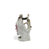 A MEISSEN PORCELAIN FIGURE OF A GENTLEMAN TEASING A PUG - Foto 4