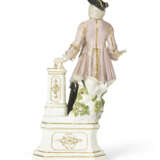 A MEISSEN PORCELAIN FIGURE OF A FREEMASON - фото 4