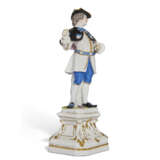 A MEISSEN PORCELAIN FIGURE OF A PILGRIM ON AN INTEGRAL PEDESTAL BASE - photo 3