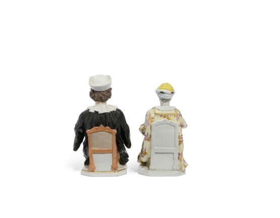 A PAIR OF MEISSEN PORCELAIN NODDING FIGURES OF A PREACHER AND HIS WIFE - фото 2