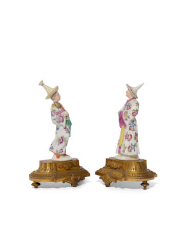 TWO ORMOLU-MOUNTED MEISSEN PORCELAIN CHINOISERIE FIGURES - Foto 4