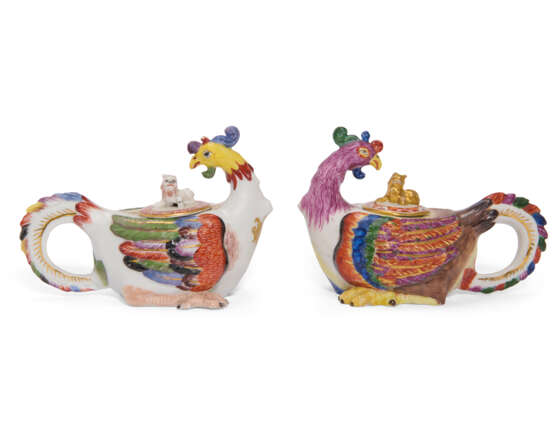 A PAIR OF MEISSEN PORCELAIN TEAPOTS AND COVERS MODELLED AS PHOENIX - фото 1