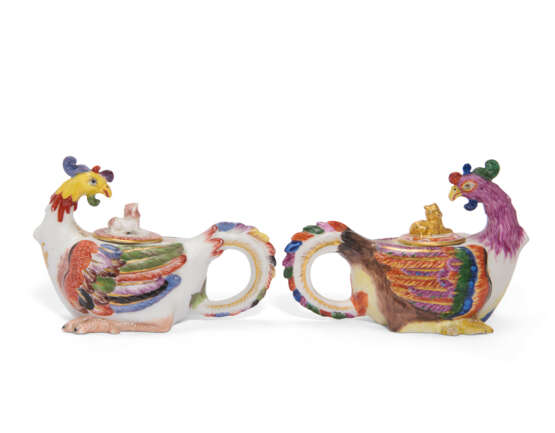 A PAIR OF MEISSEN PORCELAIN TEAPOTS AND COVERS MODELLED AS PHOENIX - фото 2