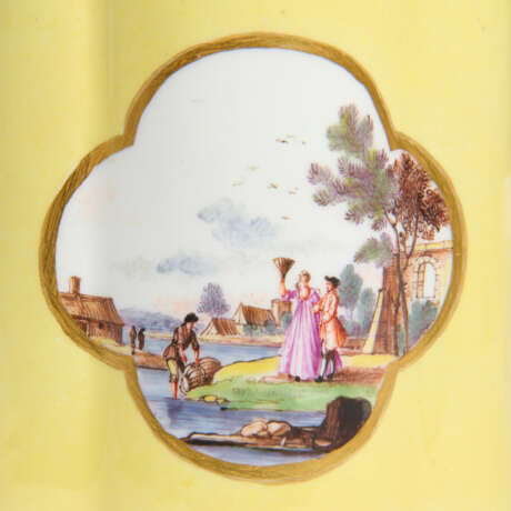 A MEISSEN PORCELAIN YELLOW-GROUND TEACADDY AND A COVER - фото 3