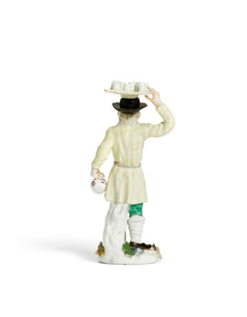 A MEISSEN PORCELAIN FIGURE CARRYING A TRAY OF BEAKERS FROM THE 'RUSSIAN PEASANTS' OR 'ST. PETERSBURG CRIERS' SERIES - Foto 2