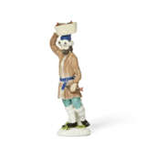 A MEISSEN PORCELAIN FIGURE OF A FISHMONGER FROM THE 'RUSSIAN PEASANTS' OR THE 'ST. PETERSBURG CRIERS' SERIES - Foto 3