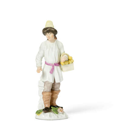 A MEISSEN PORCELAIN FIGURE OF A FRUIT VENDOR FROM THE 'RUSSIAN PEASANT' OR 'ST. PETERSBURG CRIERS' SERIES - Foto 1