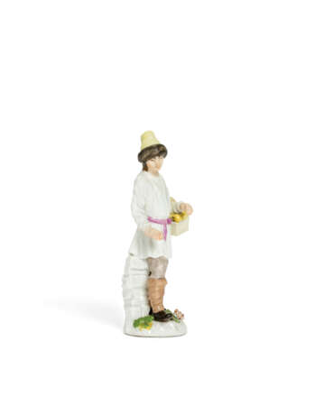 A MEISSEN PORCELAIN FIGURE OF A FRUIT VENDOR FROM THE 'RUSSIAN PEASANT' OR 'ST. PETERSBURG CRIERS' SERIES - фото 4