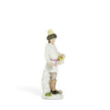 A MEISSEN PORCELAIN FIGURE OF A FRUIT VENDOR FROM THE 'RUSSIAN PEASANT' OR 'ST. PETERSBURG CRIERS' SERIES - Foto 4