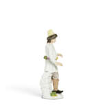 A MEISSEN PORCELAIN FIGURE OF A FRUIT VENDOR FROM THE 'RUSSIAN PEASANT' OR 'ST. PETERSBURG CRIERS' SERIES - Foto 5