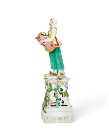 TWO MEISSEN PORCELAIN FIGURES OF A PEEP-SHOW MAN AND A WOMAN WITH A BABY FROM THE 'CRIS DE PARIS' SERIES ON TWO PIERCED PLINTHS - photo 5