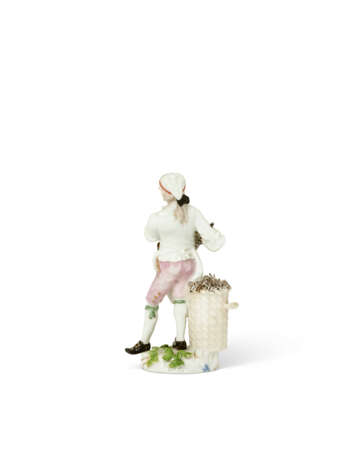 TWO MEISSEN PORCELAIN FIGURES FROM THE 'CRIS DE PARIS' SERIES - photo 9