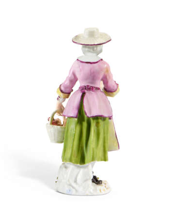 A MEISSEN PORCELAIN FIGURE OF A STREET VENDOR FROM THE 'CRYES OF LONDON' SERIES - photo 2