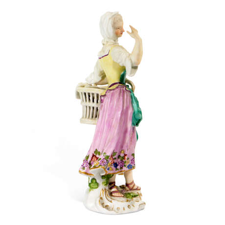 A LARGE MEISSEN PORCELAIN FIGURE OF A PASTRY-SELLER FROM THE 'CRIS DE PARIS' SERIES - Foto 2