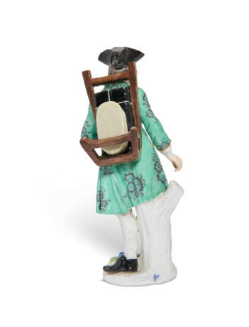 A MEISSEN PORCELAIN FIGURE OF THE PORTER FROM THE 'PARIS STREET TRADER' SERIES - Foto 4