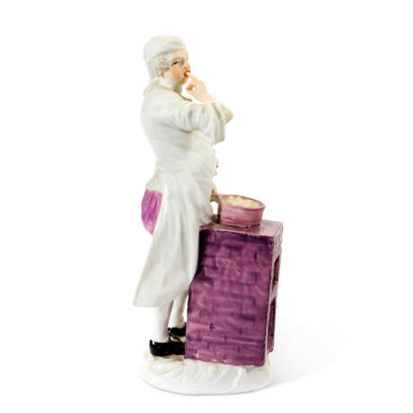 A MEISSEN PORCELAIN FIGURE OF A COOK FROM THE 'CRIS DE PARIS' SERIES - Foto 4