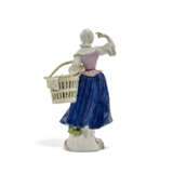 A MEISSEN PORCELAIN FIGURE OF A PASTRY-SELLER FROM THE 'CRIS DE PARIS' SERIES - фото 3