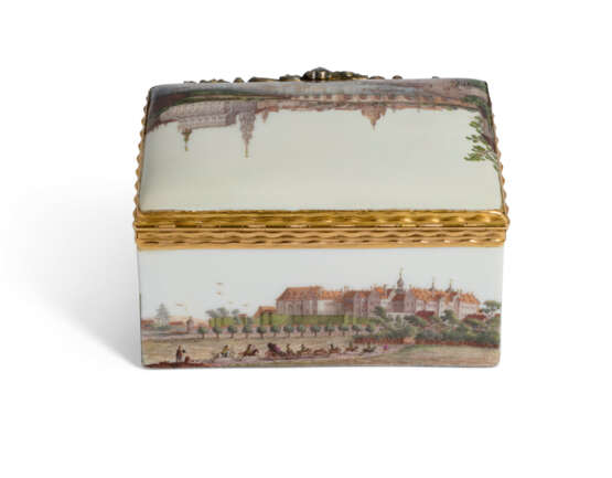 A GOLD, SILVER AND DIAMOND-MOUNTED MEISSEN PORCELAIN ROYAL TOPOGRAPHICAL RECTANGULAR SNUFF-BOX AND COVER - Foto 3