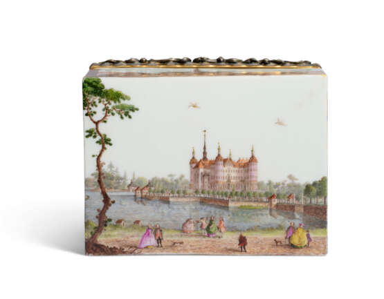 A GOLD, SILVER AND DIAMOND-MOUNTED MEISSEN PORCELAIN ROYAL TOPOGRAPHICAL RECTANGULAR SNUFF-BOX AND COVER - photo 5