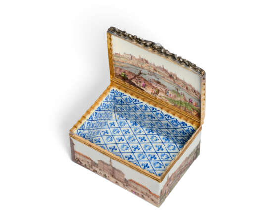 A GOLD, SILVER AND DIAMOND-MOUNTED MEISSEN PORCELAIN ROYAL TOPOGRAPHICAL RECTANGULAR SNUFF-BOX AND COVER - Foto 7