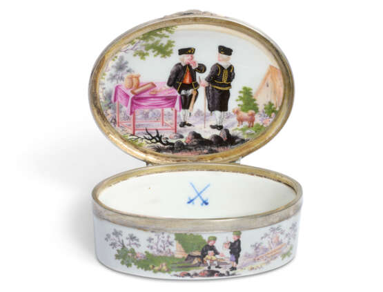 A MEISSEN PORCELAIN SILVER-MOUNTED OVAL SNUFF-BOX AND COVER - Foto 3