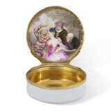 A GILT-METAL-MOUNTED MEISSEN PORCELAIN CIRCULAR SNUFF-BOX AND COVER - фото 1