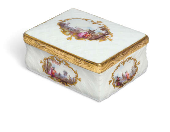 A GILT-METAL-MOUNTED MEISSEN PORCELAIN RECTANGULAR SNUFF-BOX - photo 3