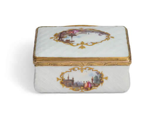 A GILT-METAL-MOUNTED MEISSEN PORCELAIN RECTANGULAR SNUFF-BOX - photo 4