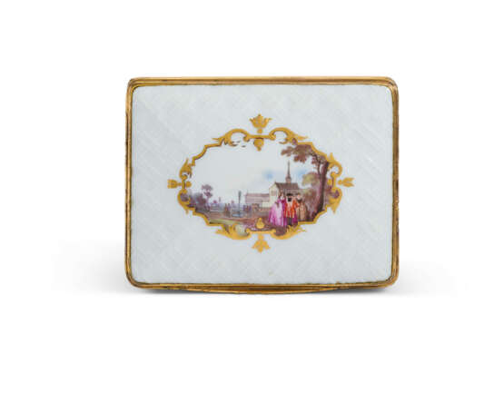 A GILT-METAL-MOUNTED MEISSEN PORCELAIN RECTANGULAR SNUFF-BOX - фото 6