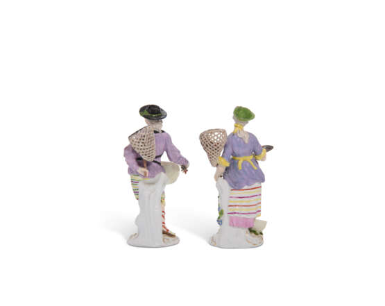 A PAIR OF MEISSEN PORCELAIN FIGURES OF A FISHERMAN AND FISHERWOMAN - photo 4