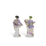 A PAIR OF MEISSEN PORCELAIN FIGURES OF A FISHERMAN AND FISHERWOMAN - фото 4