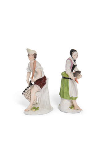 A PAIR OF MEISSEN FIGURES OF A FISHERMAN AND FISHERWOMAN, AND A FIGURE OF A DRUNKEN FISHERMAN - Foto 6