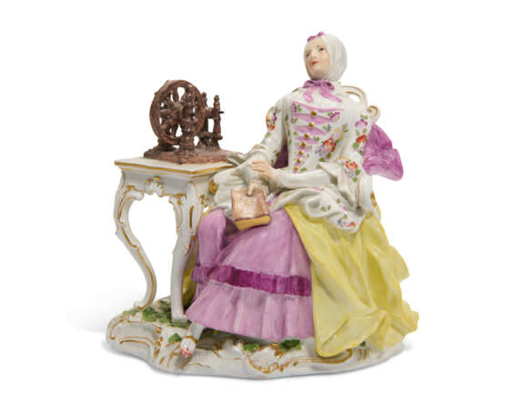 A MEISSEN PORCELAIN GROUP OF A WOMAN WITH A SPINNING WHEEL - фото 1