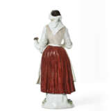 A MEISSEN PORCELAIN FIGURE OF A PEASANT WOMAN WITH A HEN - фото 4