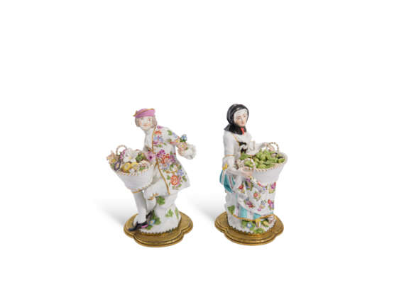 A PAIR OF ORMOLU-MOUNTED MEISSEN PORCELAIN FIGURES OF GARDENERS - фото 2