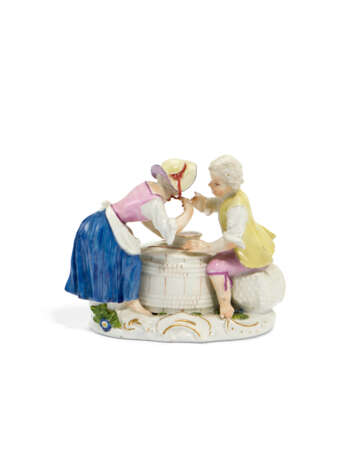 A MEISSEN PORCELAIN GROUP OF CHILDREN - photo 4