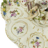 AN ORMOLU-MOUNTED MEISSEN PORCELAIN PLAT-DE-MENAGE - Foto 3