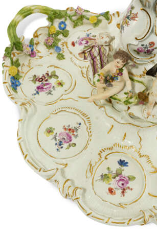 AN ORMOLU-MOUNTED MEISSEN PORCELAIN PLAT-DE-MENAGE - фото 3